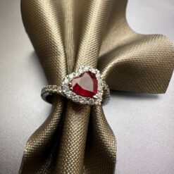 Anello con cuore di rubino