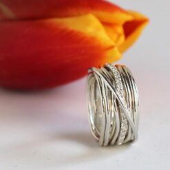 Alternative view of Anello 13 fili e diamanti bianchi