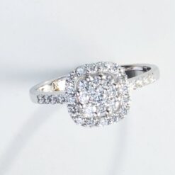 anello in oro bianco e diamanti